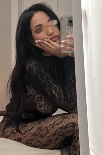 Brunette Brazilian escort in Marble Arch - Flokita - image 10