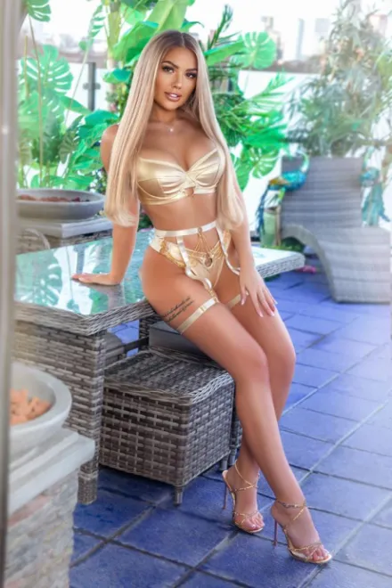 Blonde Eastern European escort in Gloucester Road - Foxy - image 9