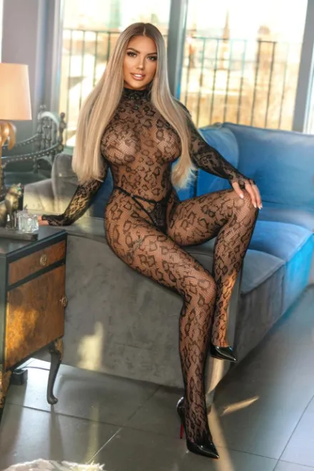 Blonde Eastern European escort in Gloucester Road - Foxy - image 6