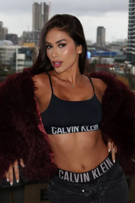 Brunette Brazilian escort in High Street Kensington - Kordelia - image 8
