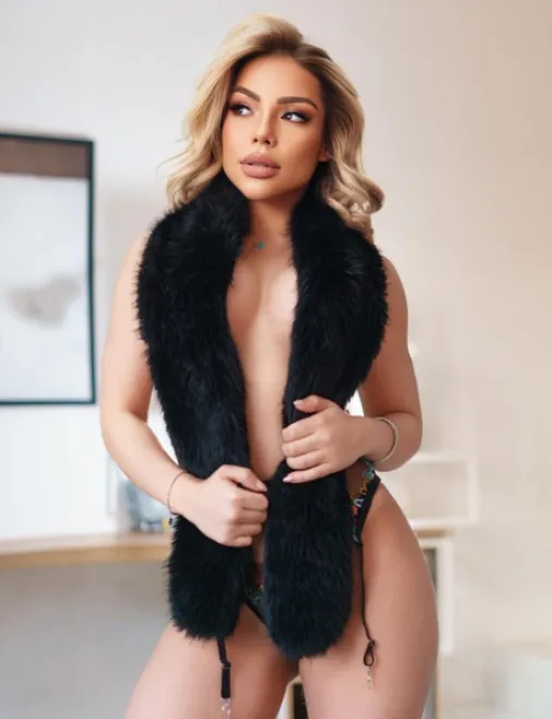 Brunette Brazilian escort in Earl's Court - Clipsa - image 4
