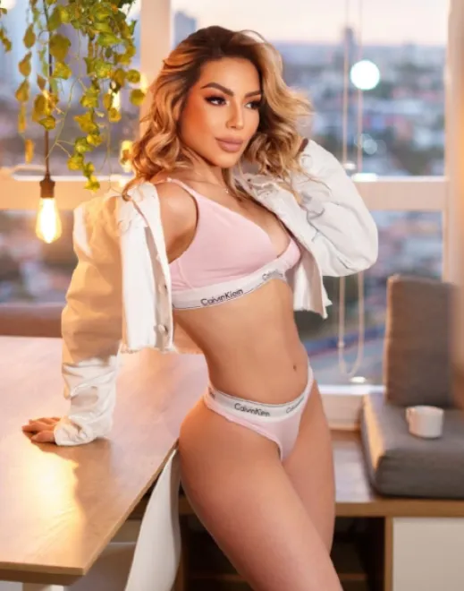 Brunette Brazilian escort in Earl's Court - Clipsa - image 5