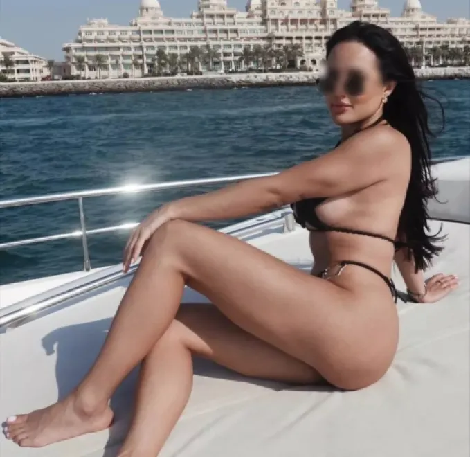 Brunette Brazilian escort in Marble Arch - Flokita - image 14