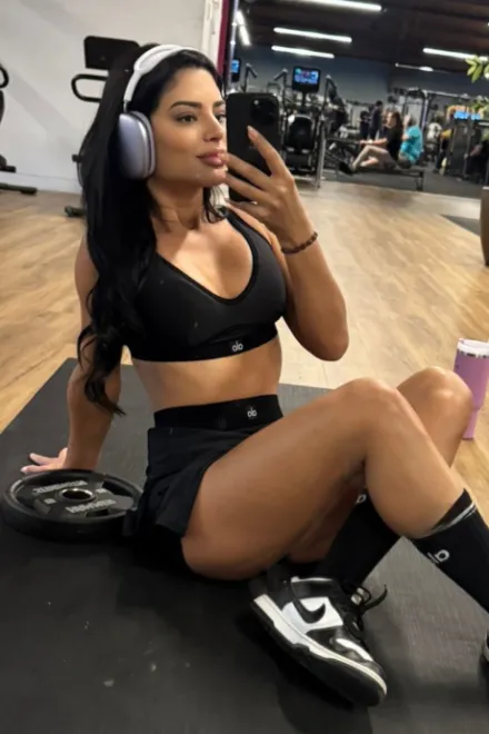 Brunette Brazilian escort in Bond Street - Ainava - image 9