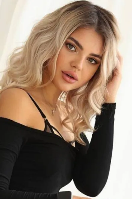 Blonde Russian escort in Earl's Court - Yunita - image 15