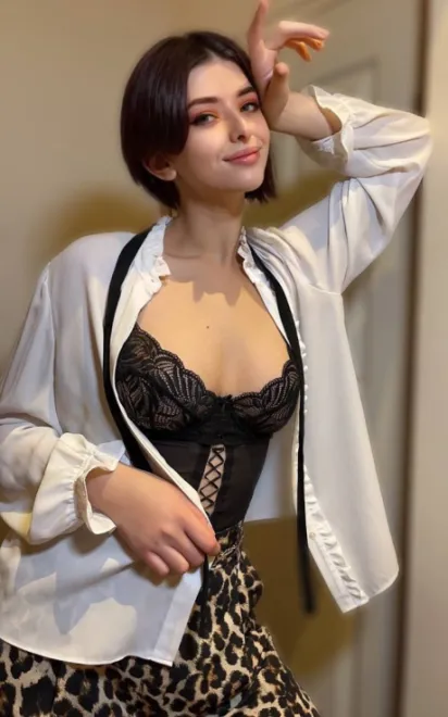 Brunette Russian escort in Battersea Park - Adjika - image 7