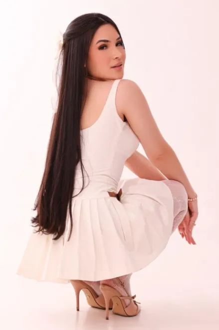 Brunette Brazilian escort in Earl's Court - Nanny  - image 10