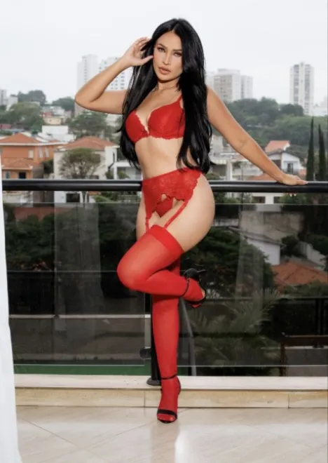 Brunette Brazilian escort in Victoria - Ilanta - image 8
