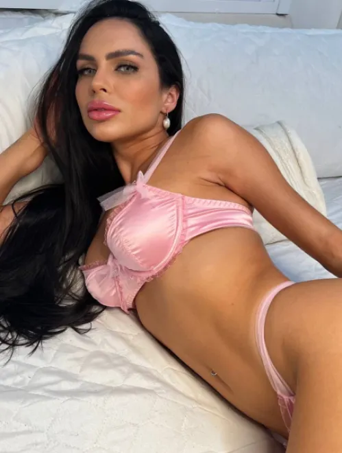 Brunette Brazilian escort in Baker Street - Bevini - image 13