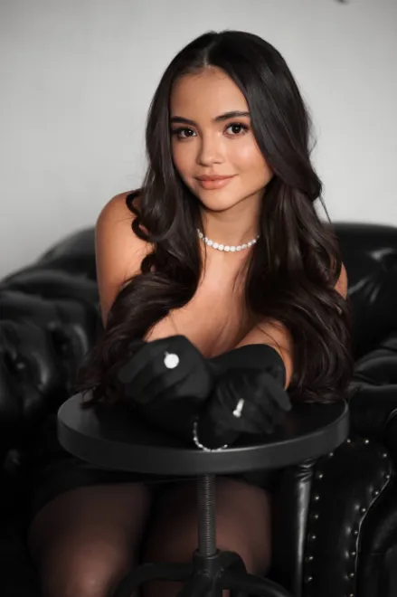 Brunette Brazilian escort in Gloucester Road - Muneca - image 3