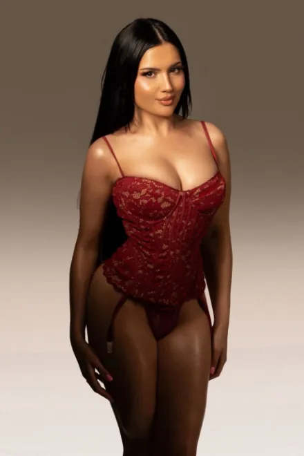 Brunette Brazilian escort in Marylebone - Pera - image 3