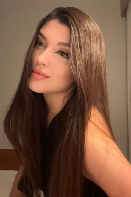 Brunette Brazilian escort in Euston - Nahida - image 1