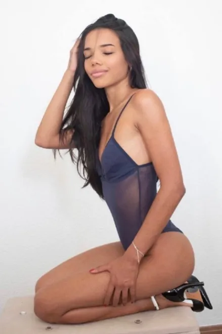 Brunette Brazilian escort in Bayswater - Lukarta - image 5