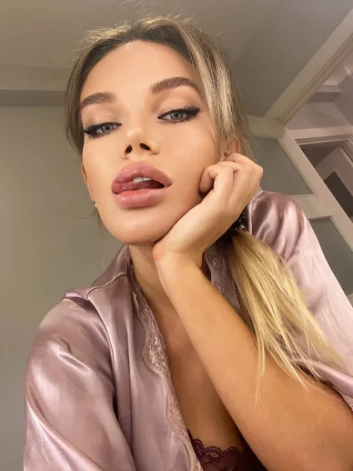 Blonde Russian escort in Earl's Court - Vesnyana - image 17
