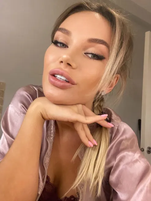 Blonde Russian escort in Earl's Court - Vesnyana - image 18