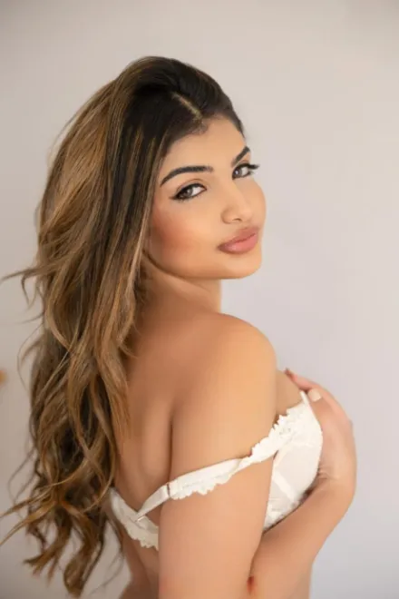 Brunette Brazilian escort in Earl's Court - Niranya - image 7
