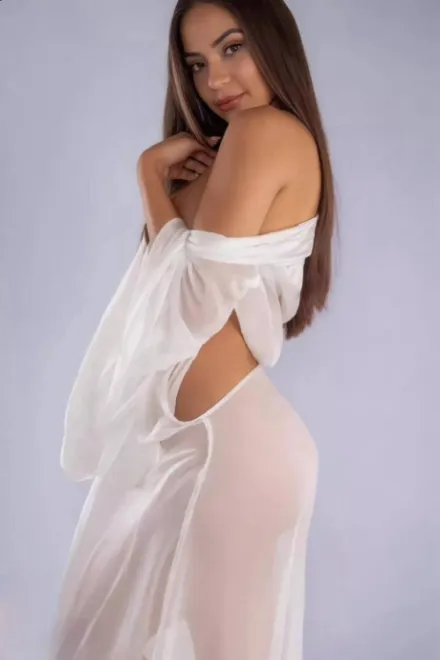 Brunette Brazilian escort in Earl's Court - Cariba - image 6