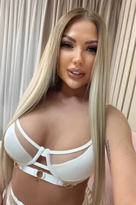 Blonde Eastern European escort in Edgware Road - Foxy - image 17