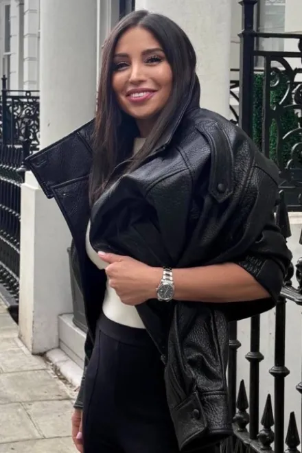 Brunette Russian escort in Earl's Court - Gayanna - image 12