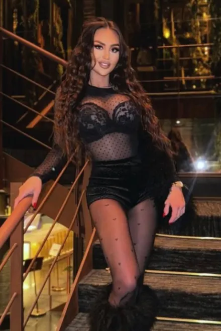 Brunette Polish escort in St. James's Park - Griselda - image 4
