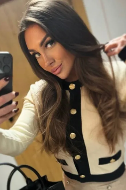 Brunette Polish escort in St. James's Park - Griselda - image 14