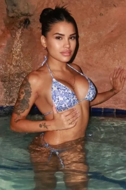 Brunette escort in Earl's Court - Saxona - image 2