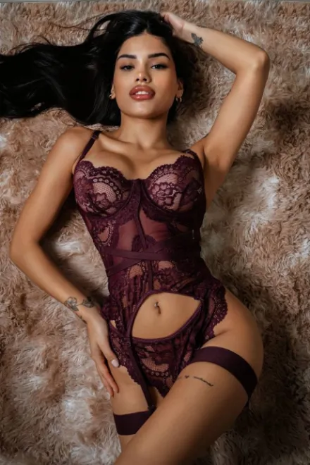 Brunette escort in Earl's Court - Saxona - image 3