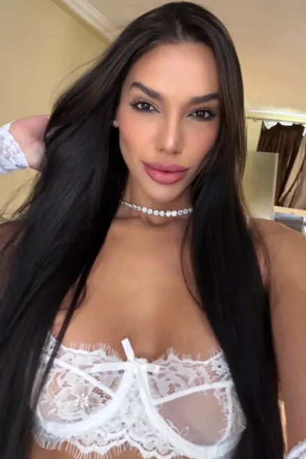 Brunette Brazilian escort in High Street Kensington - Vega - image 2