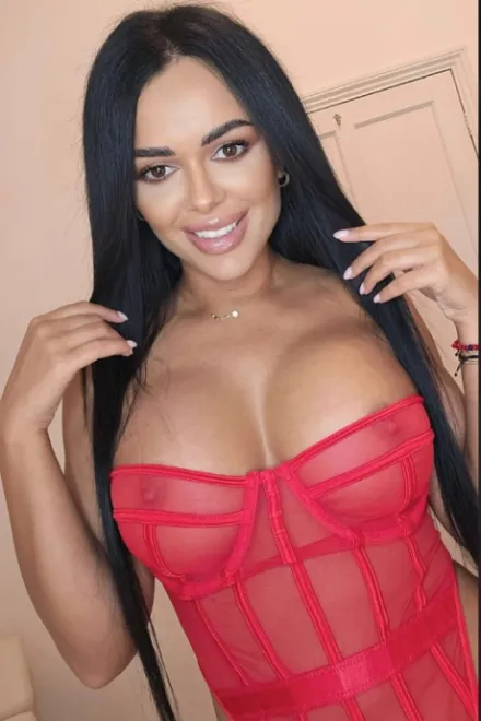 Brunette Eastern European escort in Marylebone - Jade - image 12