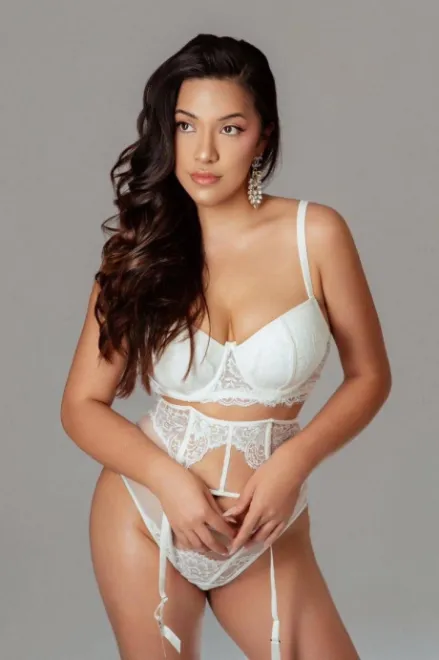Brunette Spanish escort in South Kensington - Fruki - image 2