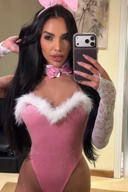 Brunette Brazilian escort in High Street Kensington - Vega - image 18