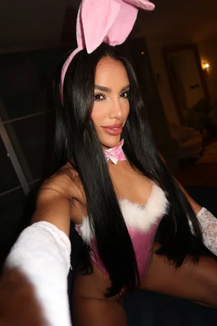 Brunette Brazilian escort in High Street Kensington - Vega - image 19