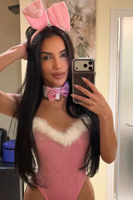 Brunette Brazilian escort in High Street Kensington - Vega - image 20