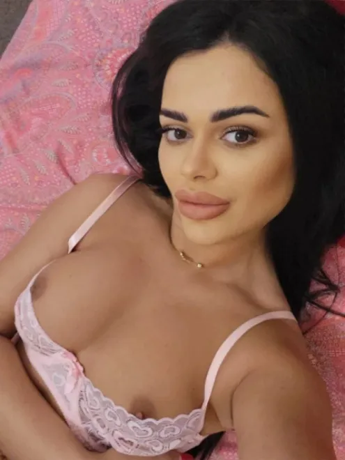 Brunette Eastern European escort in Marylebone - Jade - image 14