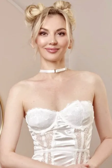 Blonde Russian escort in Earl's Court - Abelona - image 17