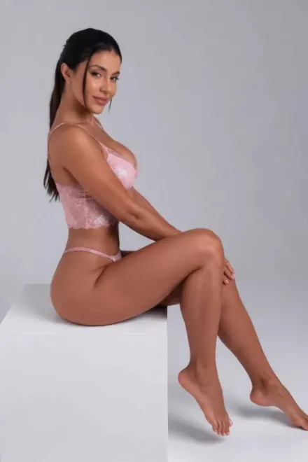 Brunette Brazilian escort in Green Park - Soledat - image 12