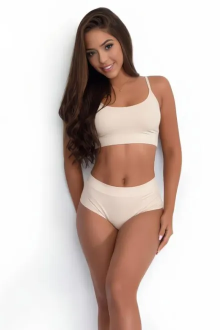 Brunette Brazilian escort in Mayfair - Cariba - image 7