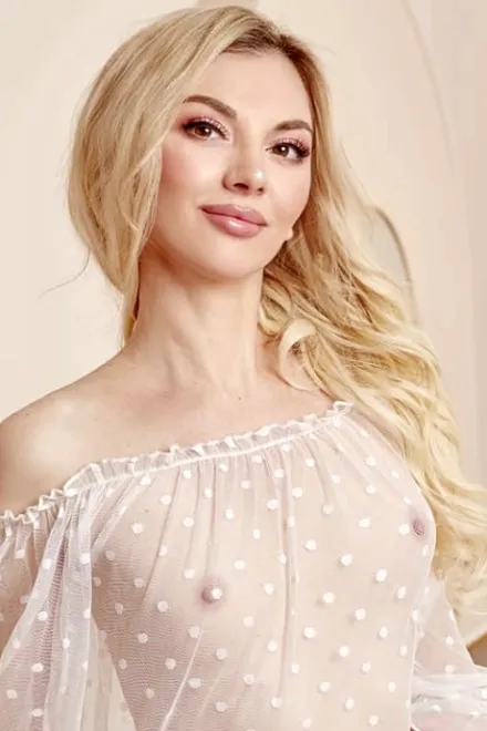 Blonde Russian escort in Earl's Court - Abelona - image 2