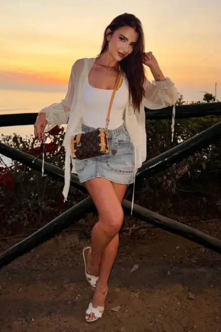 Brunette Brazilian escort in Mayfair - Shelly - image 10