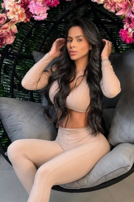 Brunette Brazilian escort in Aldgate East - Karassa - image 2