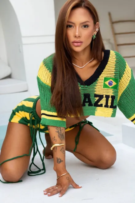 Brunette Brazilian escort in Sloane Square - Emily - image 4