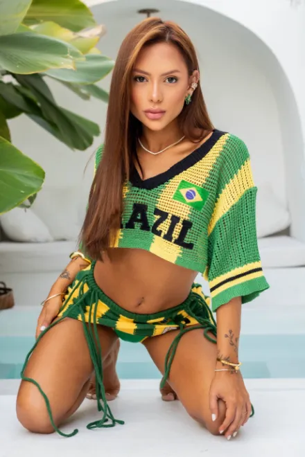 Brunette Brazilian escort in Sloane Square - Emily - image 3